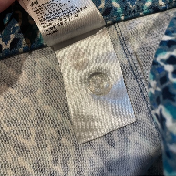 H&M Blue Diamond Geometric Patterned High Rise Shorts 6 - Picture 6 of 9
